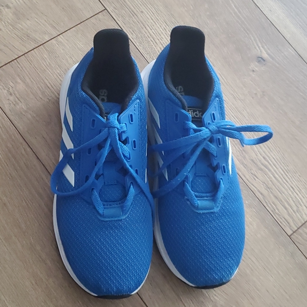 Boys Adidas Cloudfoam shoes size 1.5